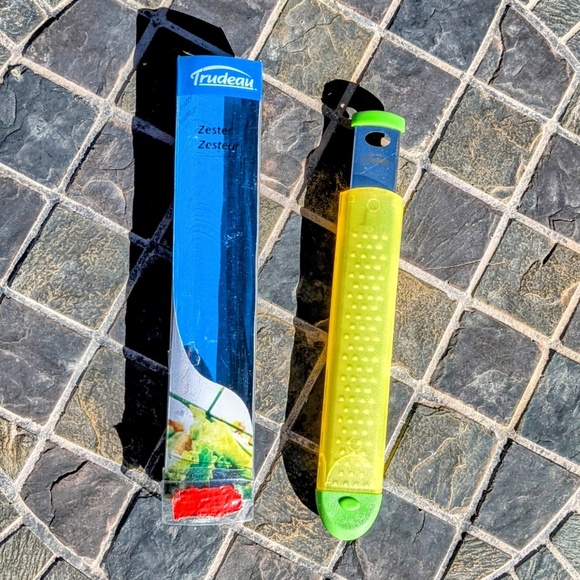 Trudeau Zest Micro Grater Stainless Steel Blade/Retractable Handle/Food Tool NIB - Picture 3 of 4